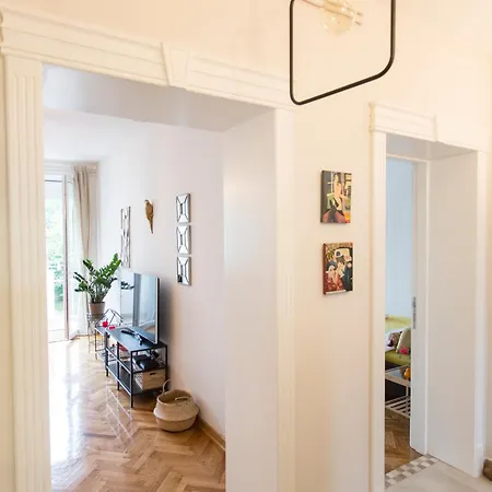 Side Up Exclusive Apartment *